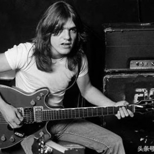 斯人已去，空留这些图片让我们得以缅怀AC/DC吉他手Malcolm Young ...