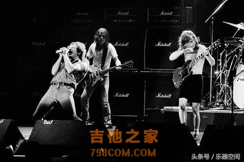 斯人已去，空留这些图片让我们得以缅怀AC/DC吉他手Malcolm Young