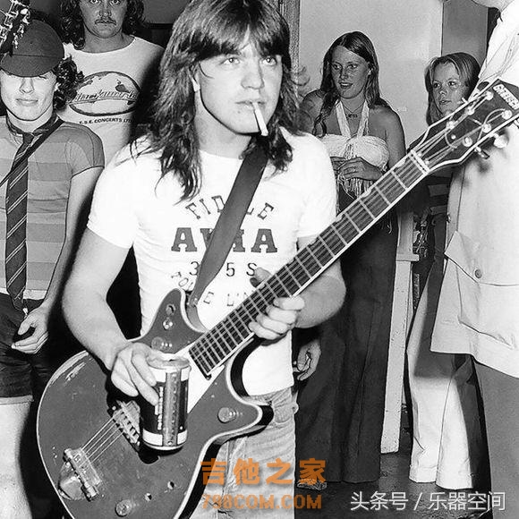 斯人已去，空留这些图片让我们得以缅怀AC/DC吉他手Malcolm Young