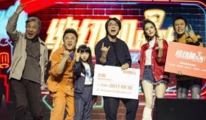 三秒镜头花三个月拍摄，缝纫机乐队里大吉他真拆了吗？
