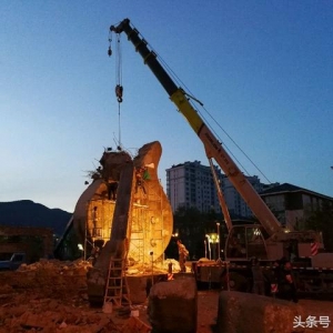 一把吉他 着实火了一个城市《缝纫机乐队》里的大吉他还在吗？ ...