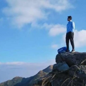 当玩起吉他时忘了生活的一些痛……