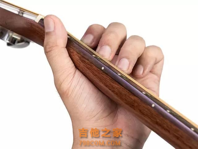 吉他入门 - 必学初级和弦！