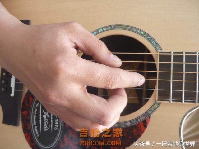 一把吉他弹天下；弹琴的右手陋习（不良动作）-自觉检查