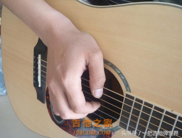 一把吉他弹天下；弹琴的右手陋习（不良动作）-自觉检查