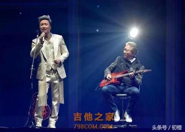 郑中基2017年再开演唱会，父亲全程吉他伴奏，大显父子情深