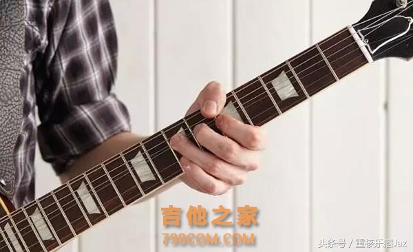 「吉他入门」吉他初学者必练：如何保持正确弹奏吉他的姿势及手型
