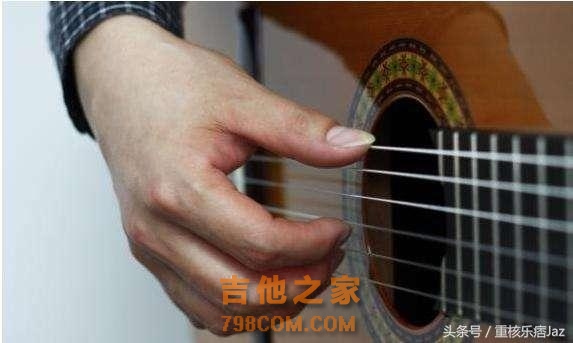 「吉他入门」吉他初学者必练：如何保持正确弹奏吉他的姿势及手型