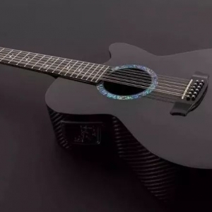 碳纤维吉他声学解析：是什么创造了它的独特音色？