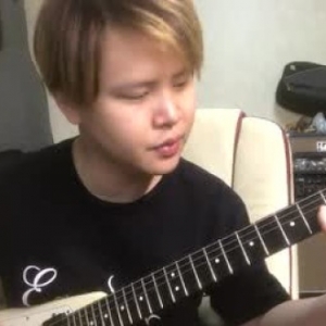 一次性掌握低音在4弦上的转位和弦，弹出丰富伴奏