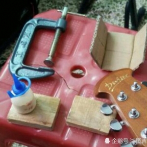 吉他琴头摔断了怎么办、十年制琴师教你在没有专业工具下修复、完好如初简单 ... ...