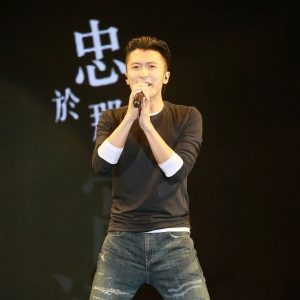 和16年前一样甘Chok！谢霆锋突袭颁奖礼 揸吉他唱歌好high！ ...