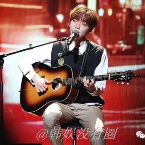 朴灿烈、IU、姜胜允、L……爱豆们的吉他“自弹自唱”瞬间 ...