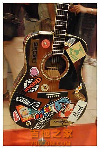 黄家驹第一支木吉他，半价卖给家强，快来看看家驹第一支吉他吧