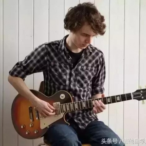 吉他入门教学-弹吉他的姿势、手势图解