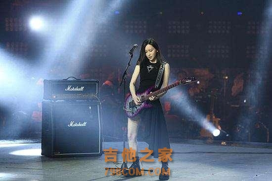 这位吉他女神曾因颜值太高被《好歌曲》淘汰，如今却是13亿女主