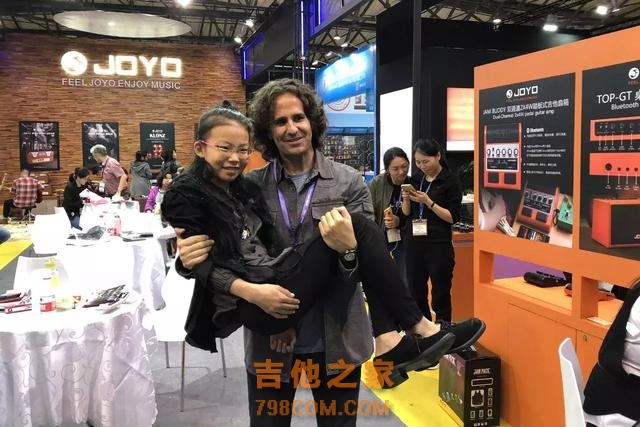 11岁小萝莉玩摇滚，现场high翻天！她会引爆中国音乐圈么？