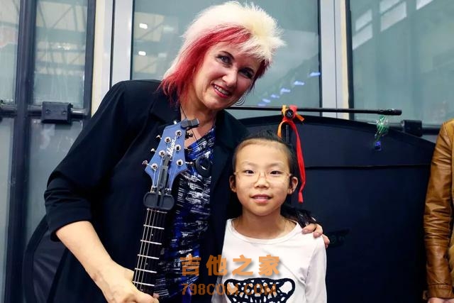 11岁小萝莉玩摇滚，现场high翻天！她会引爆中国音乐圈么？