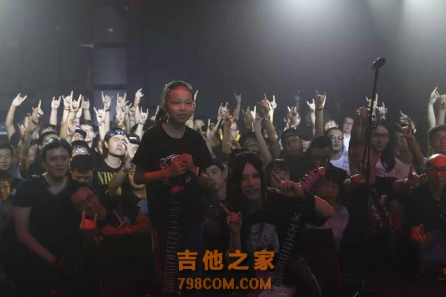 11岁小萝莉玩摇滚，现场high翻天！她会引爆中国音乐圈么？