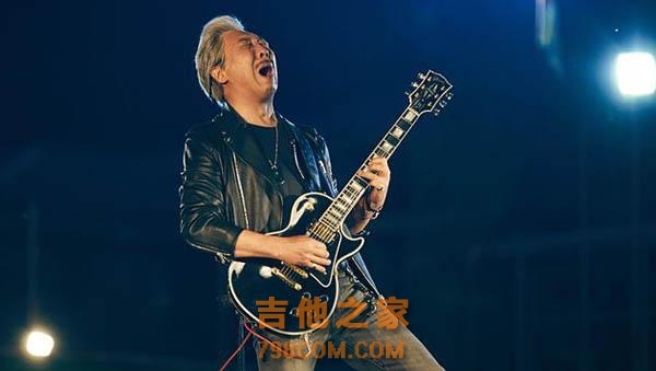 《缝纫机乐队》老戏骨韩童生弹吉他是真的吗？