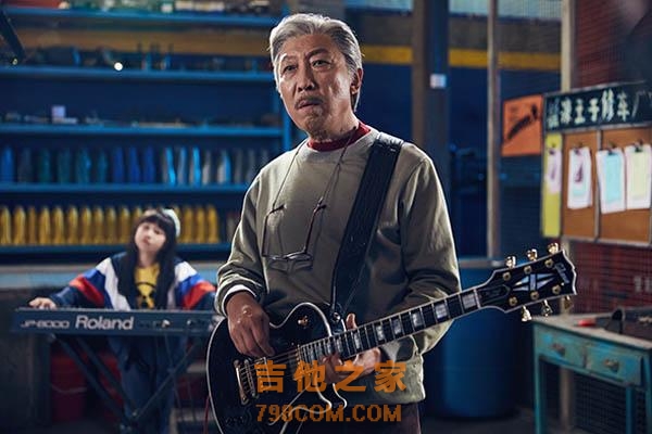 《缝纫机乐队》老戏骨韩童生弹吉他是真的吗？