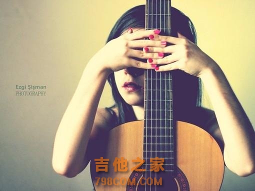 吉他初学者的福利：带你快速练好和弦，跻身弹唱高手