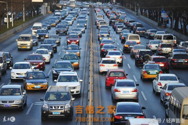 8则爱情微小说：他跟她一起长大 他学会吉他，她学会默默聆听他