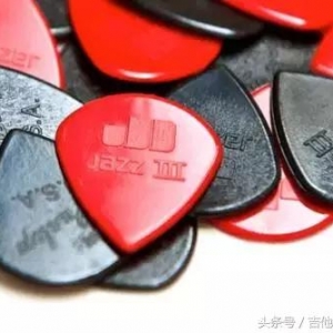 吉他入门教学-选择适合的拨片提升吉他音色