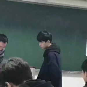 90后副教授“侧脸杀”走红网络?“网红”老师大盘点!