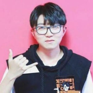他走红前是男护士，一把吉他来比赛，歌词写生活，杨幂都叫他老师 ...
