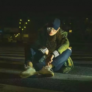 沉迷于这吉他之音