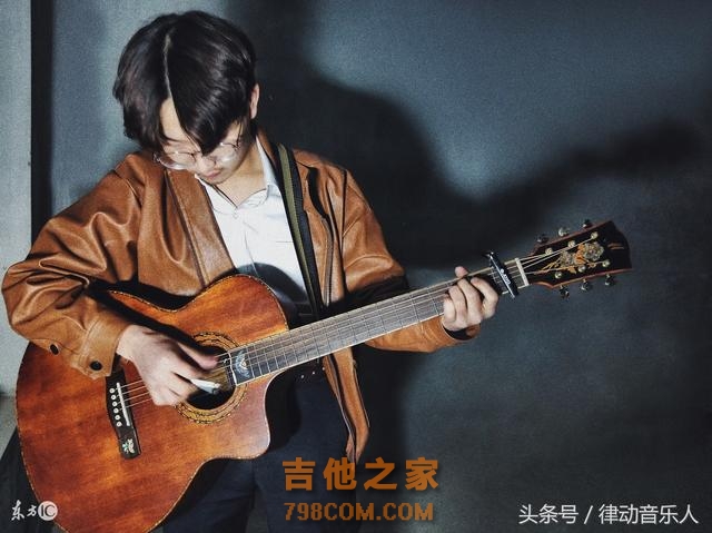 吉他水平提升慢？你的持琴姿势可能有问题