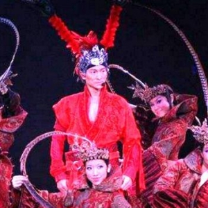 谢霆锋砸吉他，郭富城玩蹦床，论演唱会，我最佩服的还是刘德华！ ...