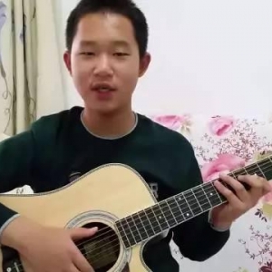 13岁男孩刘嘉卓指弹吉他：高晓松看完说想砸琴