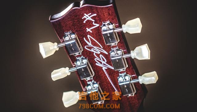 枪炮玫瑰主音吉他手Slash成为Gibson Brands全球品牌推广大使