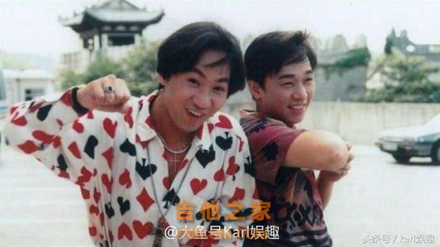 沙哑嗓音加吉他弹奏是他的标志, 歌曲传唱至今, 老少通吃!
