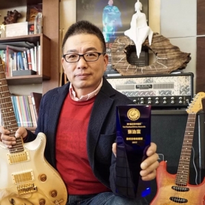 【最佳吉他收藏家奖】张治寰先生荣获第1届吉他中国颁奖礼最佳吉他收藏家奖! ...