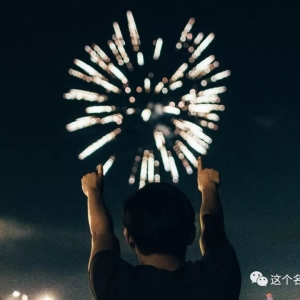 流浪的歌手会放下吉他