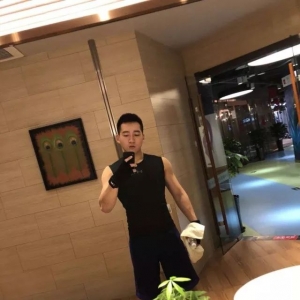 吉他虽悦耳不及祝福，杠铃再深沉不及心意