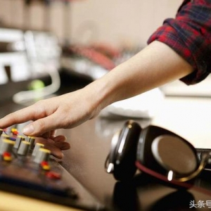 看到别弹吉他的视频很羡慕，自己不会做？看完这篇文章再说 ...