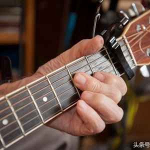 弹吉他时左手又笨又硬？这两个基本原则或许能帮到你 ...