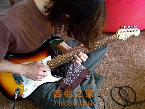 身为一个吉他老师，电吉他有没有过气关我什么事？