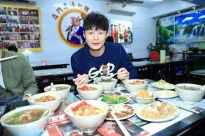 热爱吉他，也曾是北漂的李荣浩
