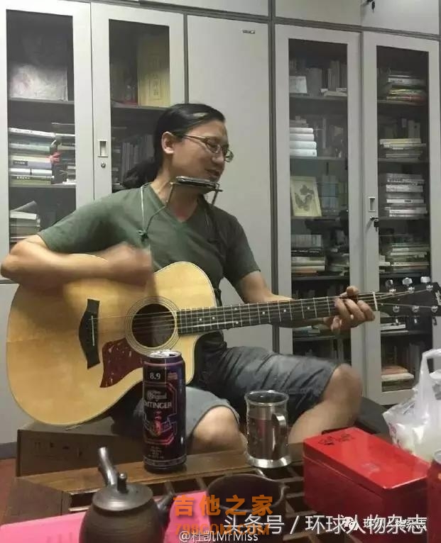 窦唯请他弹吉他，央视请他唱歌…玩摇滚的中科院博导也是没sei了