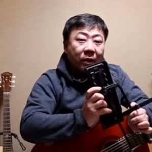 吉他教程，古典吉他的持琴姿势以及要领