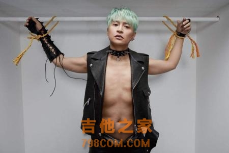 过气明星想翻红？扮丑下流做小丑！