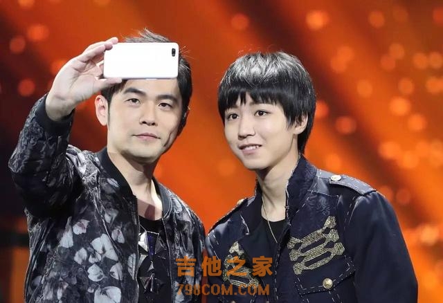 明星们追星也疯狂，马天宇自称菲佣，张艺兴把林俊杰照片贴满吉他