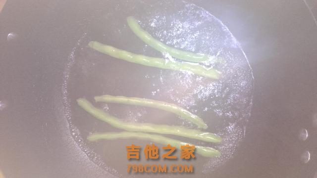 宝宝都爱吃的宝宝餐-袖珍吉他创意饭团