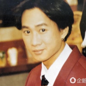 黄家驹走后再无摇滚，17岁学吉他一生拿奖到手软最红时却不幸离世 ...