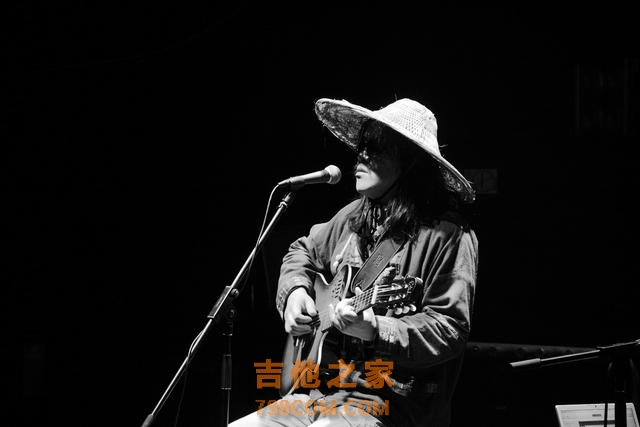 歌手，吉他和诗——向民谣致敬